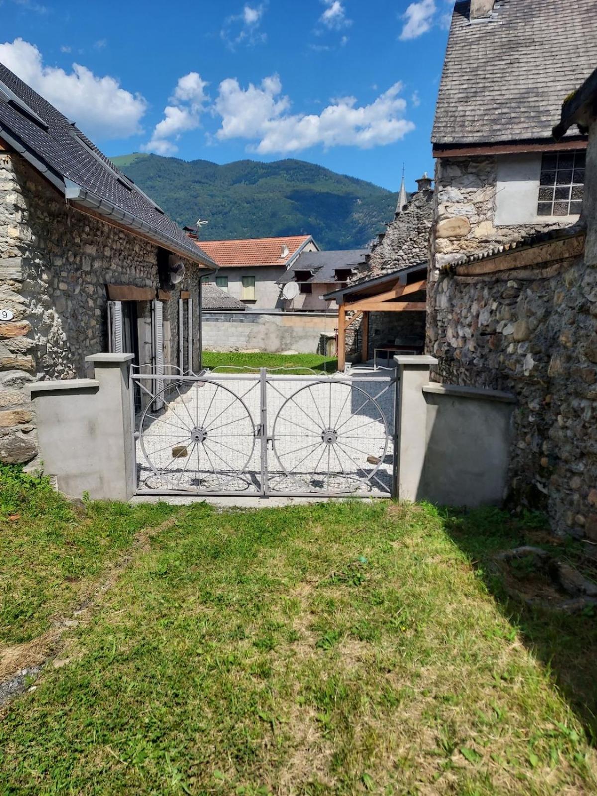 Maison De Village Au Pied Des Pyrenees Marignac  Екстериор снимка